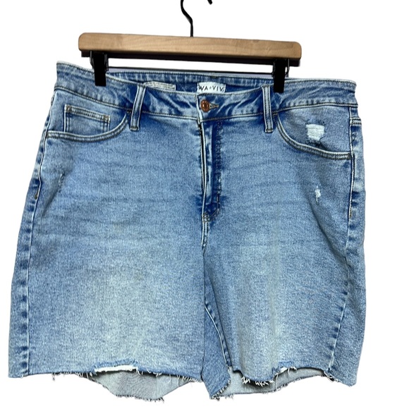 High Rise Bermuda Stretch Denim Short Size 17 Ava & Viv NWOT - Picture 3 of 11